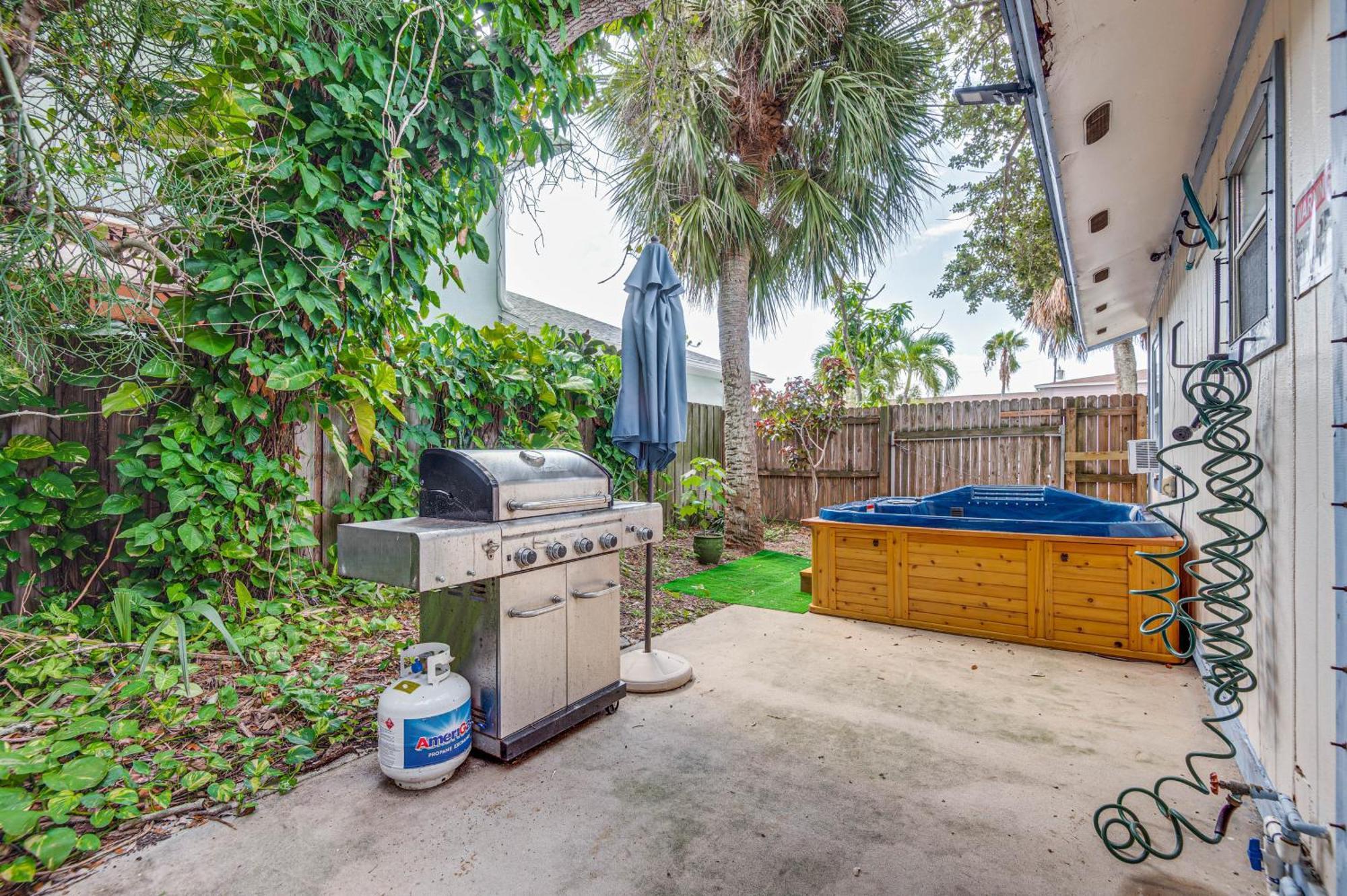 Cape Canaveral Cottage With Hot Tub Walk To Beach 外观 照片