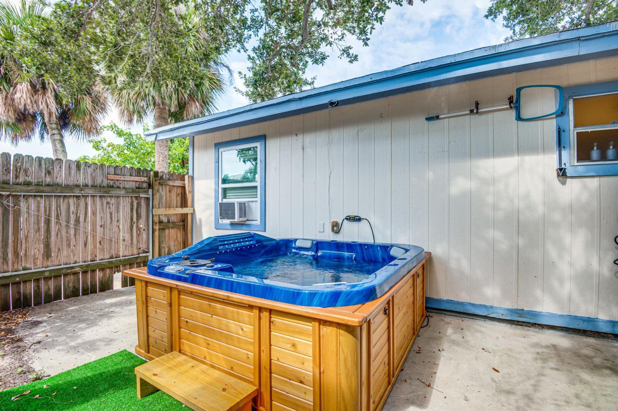 Cape Canaveral Cottage With Hot Tub Walk To Beach 外观 照片